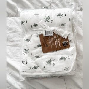 Bamboo Quilted Baby Swaddle | Perlimpinpin | Turtle Print